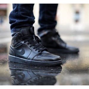 black jeans jordan 1